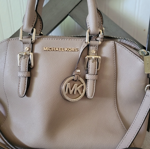 Michael Kors Ciara Taupe Tan Satchel Cross Body Handbag Purse Handles Buckles - Picture 2 of 10